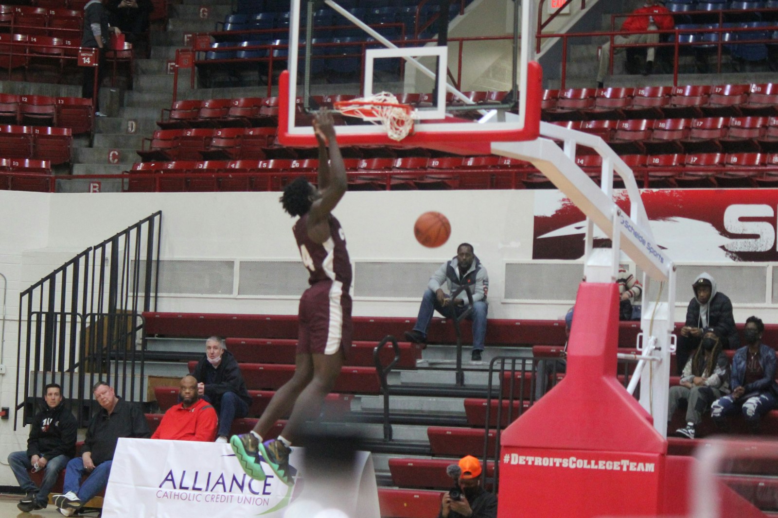 Chris Mutebi’s breakaway slam dunk was the back-breaker against Macomb Dakota, as University of Detroit-Jesuit broke open a close game and pulled away for a 77-47 win in the annual Calihan Challenge.