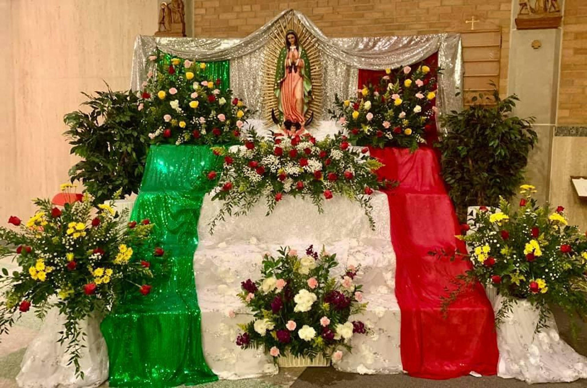 Hogares y corazones en Detroit se convirtieron en un altar a la Virgen de  Guadalupe - Detroit Catholic en Español